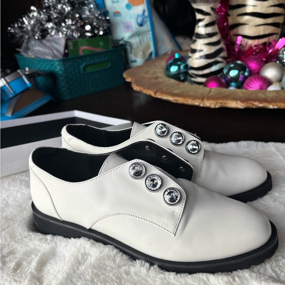 Kurt Geiger White women's Oxfords with Decorative Buttons - Picture 2 of 7